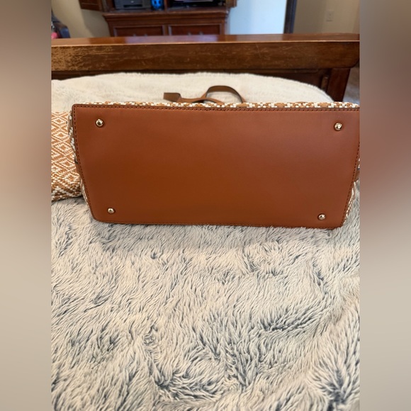 ✨✨NWT Guess Vikky Straw Tote Set✨✨ - Picture 4 of 13